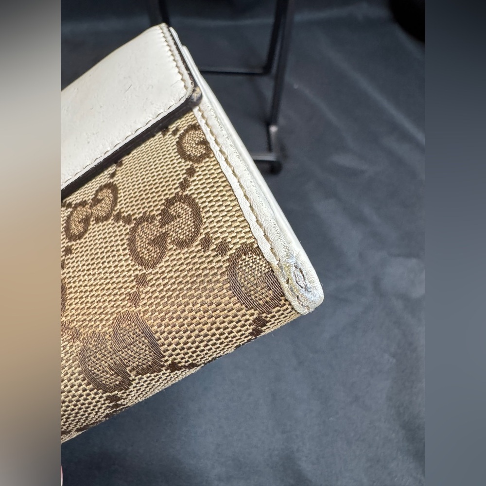 Gucci Tan and Brown GG Monogram Wallet - Picture 7 of 16